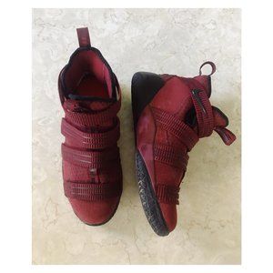 LeBron Soldier 11 SFG Burgundy Nike 6Y  sz 8 W